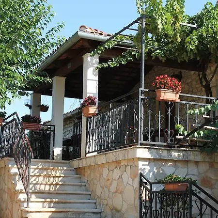 Tikel Apartment Karojba
